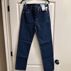 Gap jeans. Cheeky straight leg fitted through the hip and thigh. Tall 28/6